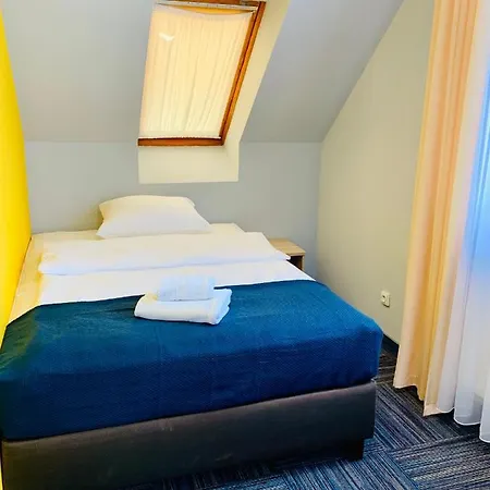 Azalia 우스트 노리 모르스키