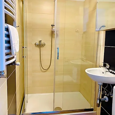 Azalia Bed & Breakfast 4*