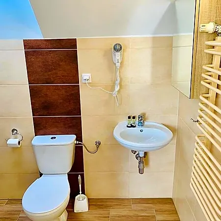 Azalia Bed & Breakfast 4*