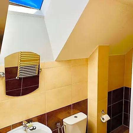 Azalia Bed & Breakfast 4*
