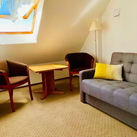 Azalia Bed & Breakfast 4*