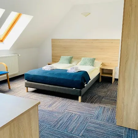 Azalia 우스트 노리 모르스키