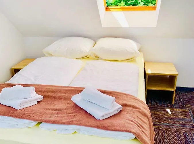 Azalia Bed and Breakfast 4*