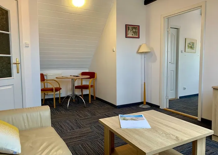 Azalia Bed and Breakfast 4*